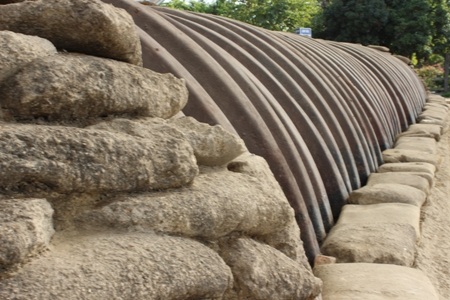 Lán lá “đè bẹp” hầm bê tông trên đất Điện Biên