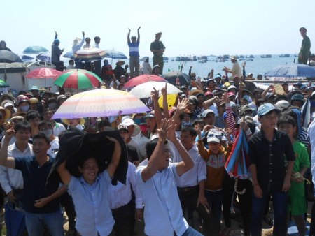 Tinh thần yêu nước, yêu biển đảo quê hương đang trỗi dậy trong lòng mỗi người Việt Nam.