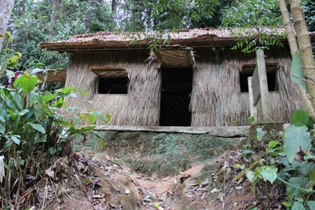 Lán lá “đè bẹp” hầm bê tông trên đất Điện Biên