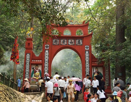 Những điểm tham quan hấp dẫn ở vùng đất Tổ - 1 Những điểm tham quan hấp dẫn ở vùng đất Tổ