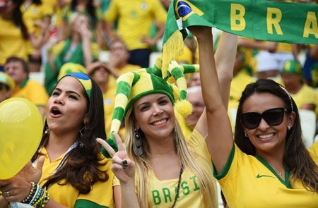 Phụ nữ Brazil được bình chọn "bốc lửa" nhất hành tinh - 3 Các cô gái xứ Samba được mệnh danh nóng bỏng nhất thế giới
