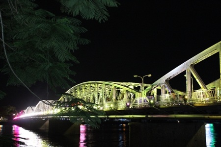 Lặng người trong ngày cúng âm hồn ở Huế