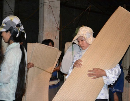 Khám phá những phiên chợ chỉ họp về đêm - 1 Khám phá những phiên chợ chỉ họp về đêm