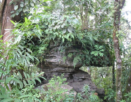 Sự tích núi đá Ô trên cao nguyên Sìn Hồ - 2 Sự tích núi đá Ô trên cao nguyên Sìn Hồ