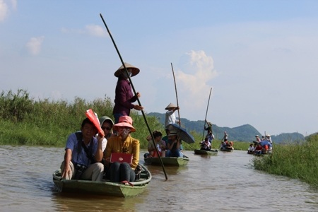 Đột nhập “lâu đài đá” giữa non nước Ninh Bình