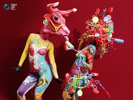 Áo tưng bừng với lễ hội vẽ tranh độc đáo lên cơ thể - 9 Việt Hà