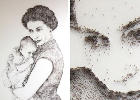 Ngắm chân dung những người nổi tiếng làm từ... đinh tán - 2 Chân dung Nữ hoàng Elizabeth ôm Hoàng tử Andrew trong lòng