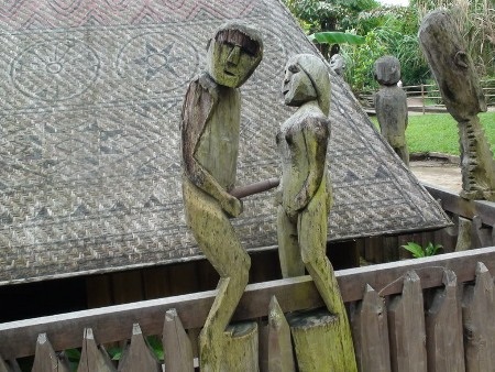 Kỳ thú những biểu tượng sex chỉ có ở Việt Nam - 1 Việc thờ sinh thực khí được tìm thấy ở trên các cột đá có niên đại hàng ngàn năm trước Công nguyên.