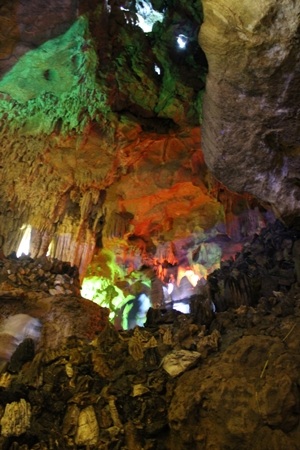 Đột nhập “lâu đài đá” giữa non nước Ninh Bình