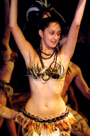 “Mỏi mắt” ngắm hàng trăm thiếu nữ xinh đẹp trên đảo Phục Sinh