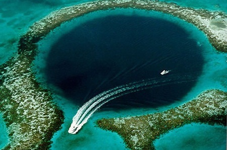 Sửng sốt với những "chốn tiên cảnh" nơi hạ giới (P2) - 5 Hố tự nhiên Great Blue nằm cách ngoài kh