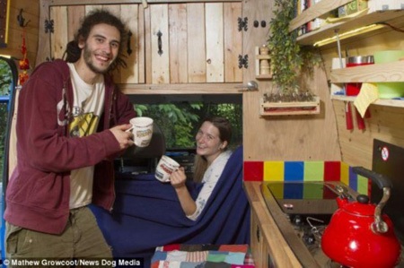 Nhờ phương tiện đắc lực này, họ đã đạt ước mơ du lịch vòng quanh Châu Âu.