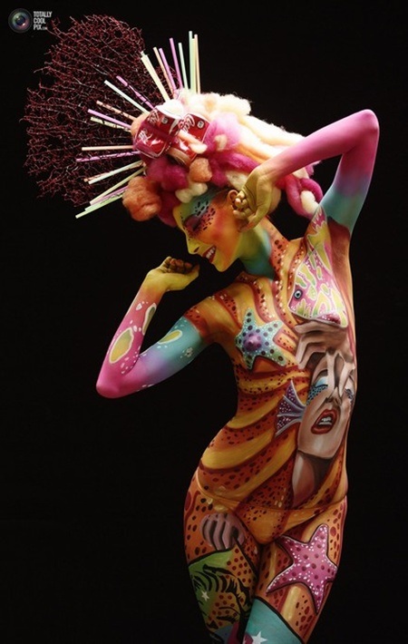 Áo tưng bừng với lễ hội vẽ tranh độc đáo lên cơ thể - 4 Mọi phần trên cơ thể người đều là nguồn cảm hứng để họa sỹ sáng tạo