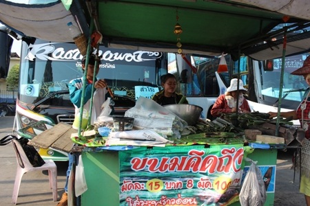 Nét Việt Nam nơi những gánh hàng rong ở Bangkok