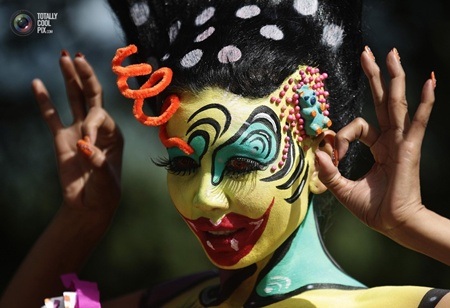 Áo tưng bừng với lễ hội vẽ tranh độc đáo lên cơ thể - 5 Mọi phần trên cơ thể người đều là nguồn cảm hứng để họa sỹ sáng tạo