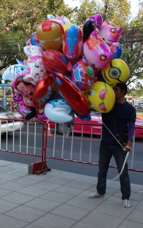 Nét Việt Nam nơi những gánh hàng rong ở Bangkok