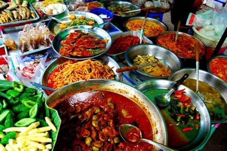 Khám phá những món ăn vặt nổi tiếng châu Á - 8 Các món ăn vặt tươi ngon bày bán hai bên đường ở thủ đô Bangkok