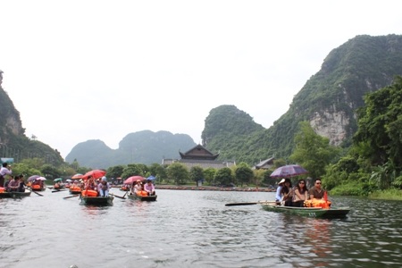 Vớt vát khách nội mùa thấp điểm