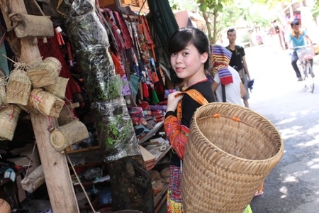 Đây là địa phương duy nhất của tỉnh Hòa Bình quần tụ đông đảo đồng bào dân tộc Thái