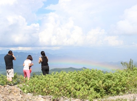 Trên đèo Thung Khe mây phủ bốn mùa ấy thứ đặc sản được nhiều người biết đến có lẽ là ngô luộc