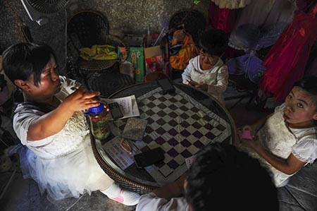 Tới thăm "Vương quốc của những người lùn" - 10 Cuộc sống sinh hoạt của người lùn trong căn nhà tập thể