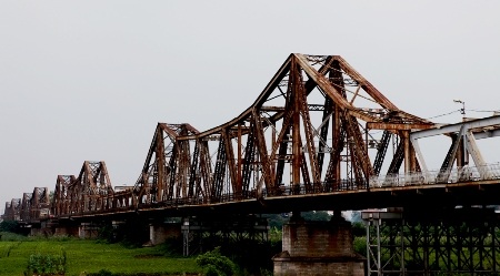 Cuộc sống thú vị dưới chân “tháp Eiffel nằm ngang” của Việt Nam - 10 Cuộc sống thú vị dưới chân “tháp Eiffel nằm ngang” của Việt Nam