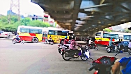 Cuộc sống thú vị dưới chân “tháp Eiffel nằm ngang” của Việt Nam - 2 Cuộc sống thú vị dưới chân “tháp Eiffel nằm ngang” của Việt Nam