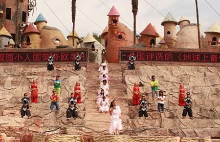 Tới thăm "Vương quốc của những người lùn" - 3 Nơi đây tập trung khoảng 100 người lùn ở độ tuổi từ 19 đến 40