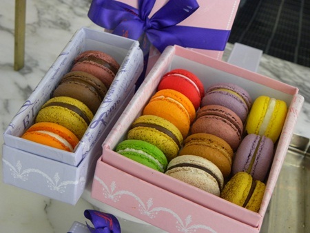 Những món quà đặc trưng nhất ở các quốc gia - 3 Những chiếc bánh Macarons nhỏ xinh nhiều màu sắc là món đồ rất ý nghĩa trước khi rời Pháp.