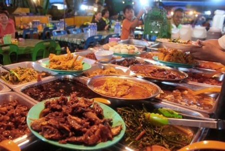 Những khu chợ đêm nổi tiếng nhất thế giới - 4 Chợ đêm Kota Kinablu là thiên đường ẩm thực