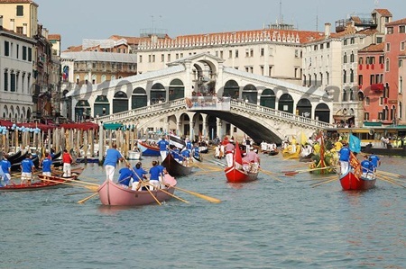 Khám phá lễ hội đua thuyền quý tộc ở Venice - 4 Cuộc đua trên thuyền Gondola là chặng đua gay cấn, nơi tập hợp nhà vô địch của các năm