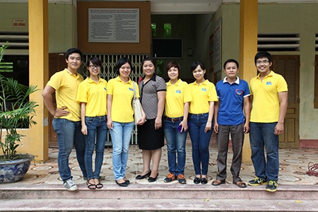 Hành trình Monte đến với trẻ em vùng cao tỉnh Nghệ An - 2 Ban tổ chức chụp ảnh kỷ niệm với ban lãnh đạo xã Bản Nhùng, Hoàng Su Phì, Hà Giang.
