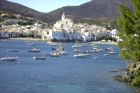Làng ven biển Cadaqués ở Tây Ban Nha