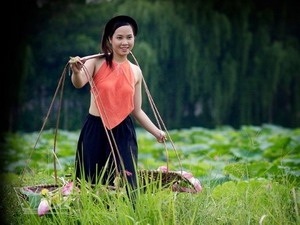 Ngày xuân và nét đẹp người phụ nữ Việt Nam - 2 Ngày xuân và nét đẹp người phụ nữ Việt Nam - 2