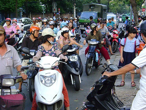 Chống ùn tắc giao thông bằng những giải pháp hợp lý  - 1