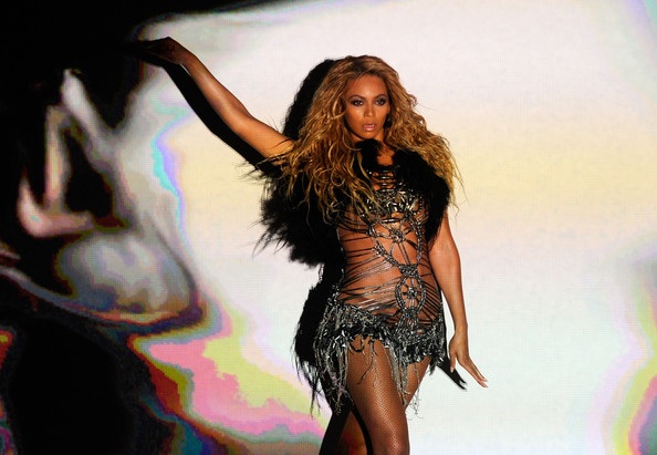 Beyonce diện đồ thiếu vải lên sân khấu - 8 Beyonce diện đồ thiếu vải lên sân khấu - 8