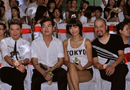 Khán giả “cứu” Anh Khoa - 1 Khán giả “cứu” Anh Khoa - 1