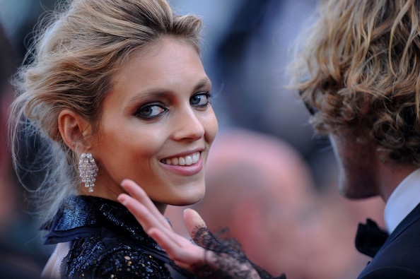 Siêu mẫu Anja Rubik diện váy hở nội y dự LHP Cannes - 2 Siêu mẫu Anja Rubik diện váy hở nội y dự LHP Cannes - 2