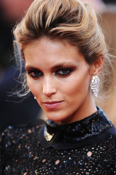 Siêu mẫu Anja Rubik diện váy hở nội y dự LHP Cannes - 9 Siêu mẫu Anja Rubik diện váy hở nội y dự LHP Cannes - 9