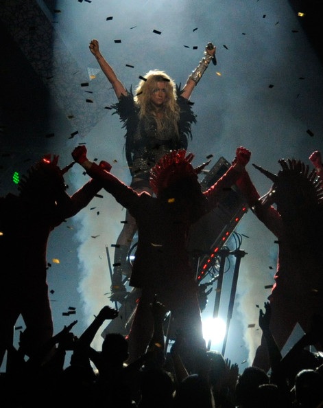 Black Eyed Peas, Kesha, Nicki Minaj “nổi lửa” tại Billboard Music Awards - 17 Black Eyed Peas, Kesha, Nicki Minaj “nổi lửa” tại Billboard Music Awards - 17