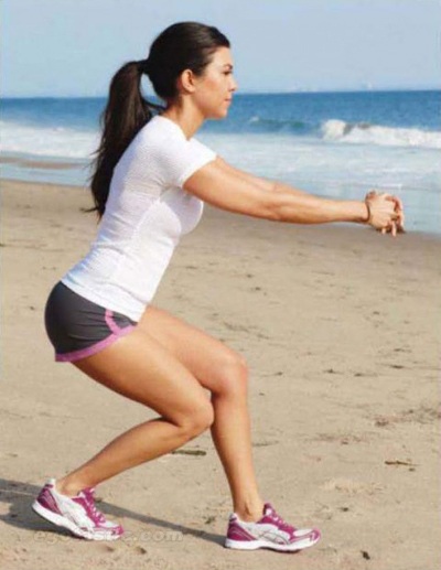 Chị gái cô Kim “siêu vòng ba” cũng khoe dáng chuẩn - 3