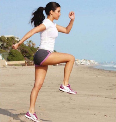 Chị gái cô Kim “siêu vòng ba” cũng khoe dáng chuẩn - 5