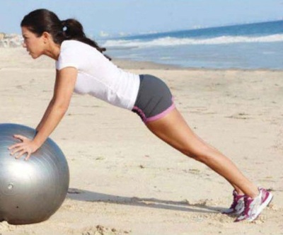 Chị gái cô Kim “siêu vòng ba” cũng khoe dáng chuẩn - 8