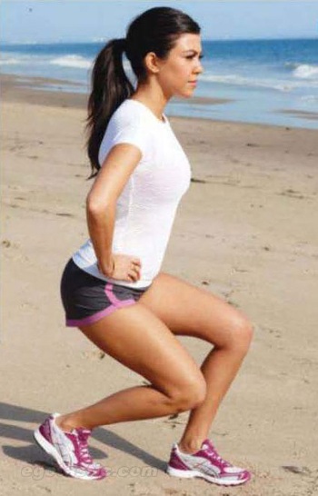 Chị gái cô Kim “siêu vòng ba” cũng khoe dáng chuẩn - 9