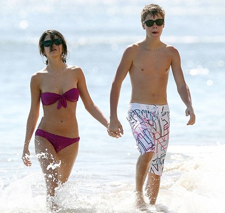 "Hot" photo series of Justin Bieber - Selena Gomez - 14