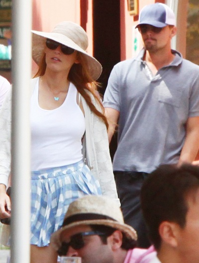 Leonardo DiCaprio bị bắt gặp nắm tay Blake Lively - 1 Leonardo DiCaprio bị bắt gặp nắm tay Blake Lively - 1