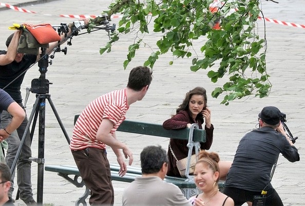 Sốc với dáng thon của “bông hồng Pháp” sau 2 tuần sinh con - 1