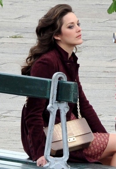 Sốc với dáng thon của “bông hồng Pháp” sau 2 tuần sinh con - 2