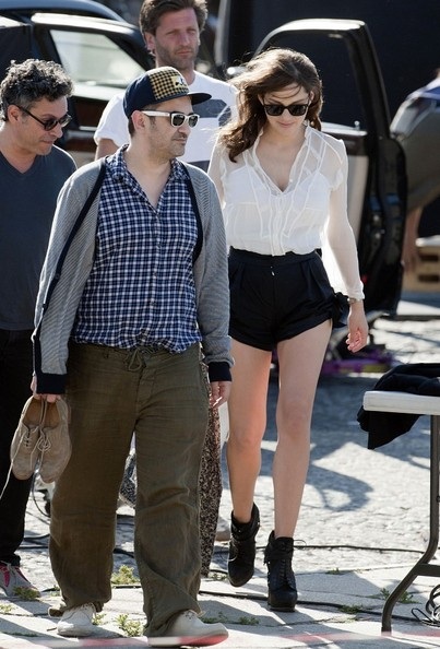 Sốc với dáng thon của “bông hồng Pháp” sau 2 tuần sinh con - 9