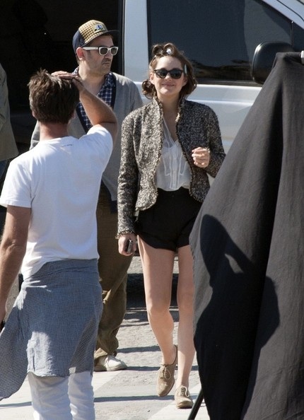 Sốc với dáng thon của “bông hồng Pháp” sau 2 tuần sinh con - 10